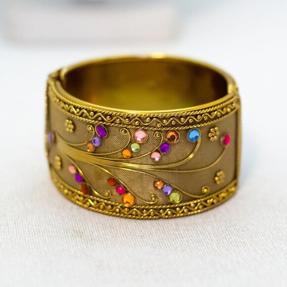 7 inch, Vintage Fantasy Elven Enchanted Gold Tone Hinge Bangle - BX9 - Picture 1 of 3